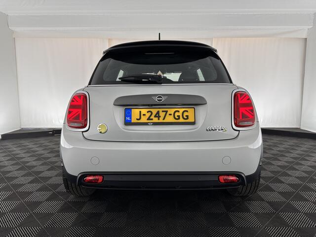 Mini Electric Mini Charged 33 kWh [ 3-Fase ] (INCL.BTW) *HEAD-UP | HARMAN/KARDON | 1/2LEATHER | FULL-LED | CAMERA | KEYLESS | NAVI-FULLMAP | DAB+ | ECC | PDC | CRUISE | 17''ALU*