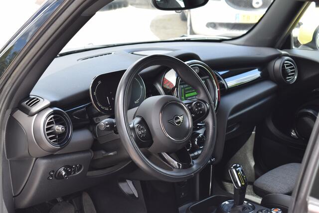 Mini Electric Mini Essential 33 kWh//Navi//Camera//LED!!