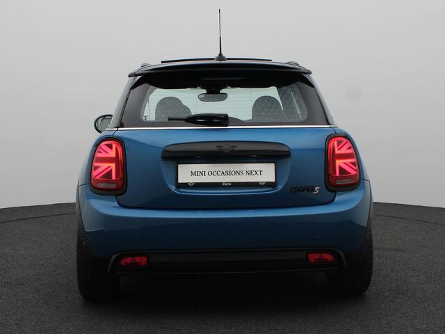 Mini Electric 3-deurs Camden + Comfort Access + Achteruitrijcamera + Panoramadak + Harman Kardon + Head-Up Display + 16''