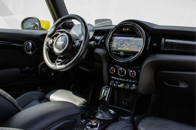 Mini Electric Mini Yours 33 kWh Panoramadak/ Leer/ Head-up/ Harman-Kardon/ Sportstoelen/ Stoelverwarming/ Camera/ Climate control