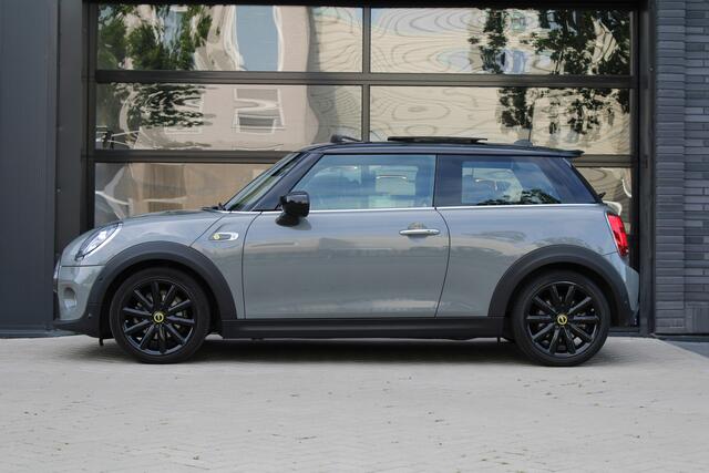 Mini Electric Mini Yours 33 kWh | NAP! | PANO | HUD | H/K | LEDER | CAMERA | STOELVERWARMING |