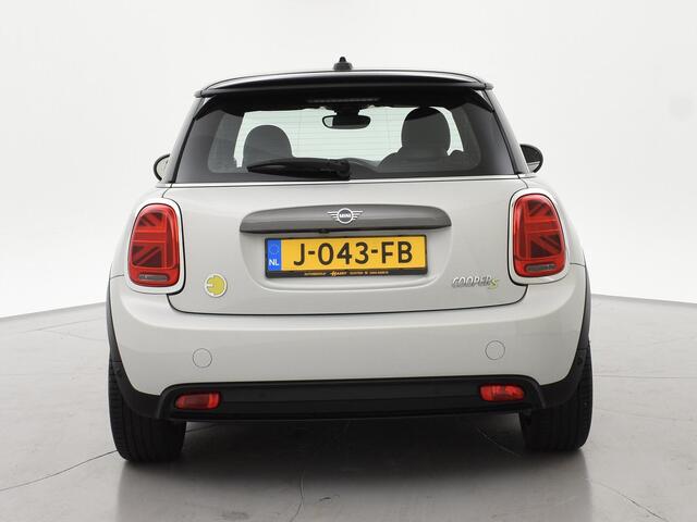 Mini Electric Mini CHARGED 33 kWh + HEAD-UP | LED | HARMAN/KARDON | CAMERA | SPORTSTOELEN | APPLE CARPLAY | NAVIGATIE