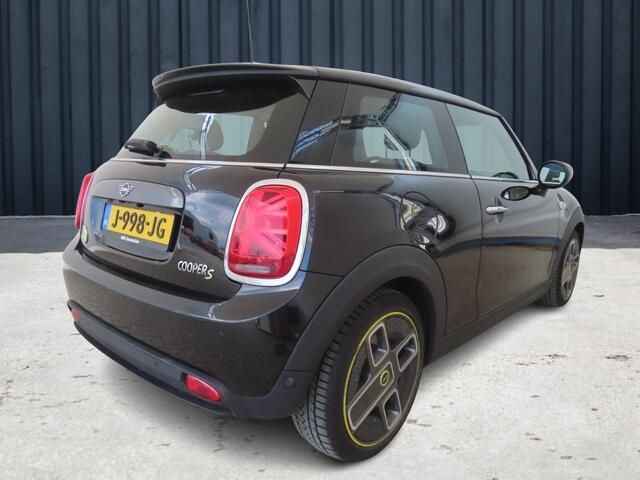 Mini Electric Mini Yours 33 kWh (184PK), 1e-Eig & Keurig-Onderh., NL-Auto, Navigatie, Luxe-Leder, Panoramadak, Stoelverwarming, Premium-Audio, LM.-Velgen-17Inch, Keyless-Entry/Start, Parkeersensoren-V+A, Achteruitrijcamera, Privacy-Glas