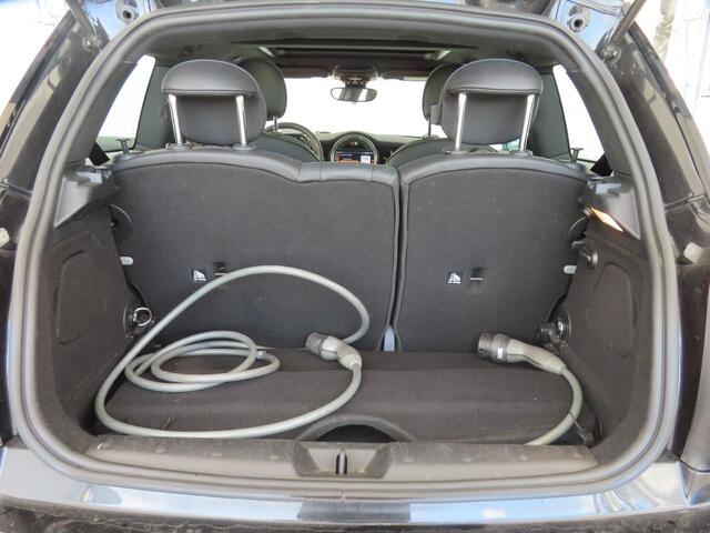 Mini Electric Mini Yours 33 kWh (184PK), 1e-Eig & Keurig-Onderh., NL-Auto, Navigatie, Luxe-Leder, Panoramadak, Stoelverwarming, Premium-Audio, LM.-Velgen-17Inch, Keyless-Entry/Start, Parkeersensoren-V+A, Achteruitrijcamera, Privacy-Glas