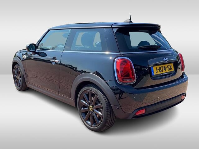 Mini Electric Mini Essential 33 kWh / Camera / Navigatie / 17'' / Half leder / Keyless / Virtual Cockpit / Stoelverwarming / DAB / Cruise Control