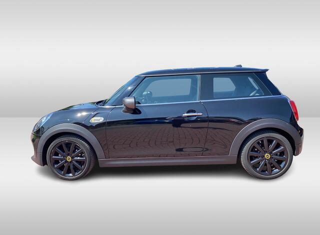 Mini Electric Mini Essential 33 kWh / Camera / Navigatie / 17'' / Half leder / Keyless / Virtual Cockpit / Stoelverwarming / DAB / Cruise Control