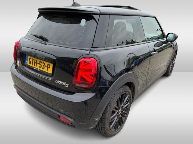 Mini Electric Mini MINI Electric 33 kWh / Panoramadak / Half leder / Navigatie / Parkeerhulp achter / 17'' / DAB / Stoelverwarming / Cruise Control