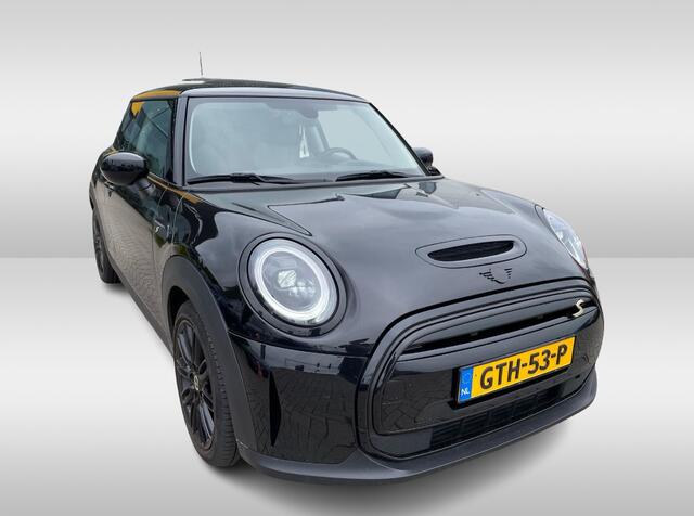Mini Electric Mini MINI Electric 33 kWh / Panoramadak / Half leder / Navigatie / Parkeerhulp achter / 17'' / DAB / Stoelverwarming / Cruise Control