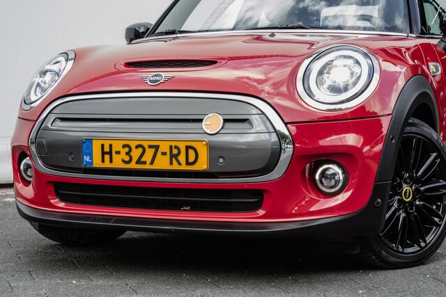Mini Electric Mini Yours 33 kWh Elek. panoramadak/ Camera/ Lederen int./ Stoelverwarming/ LED