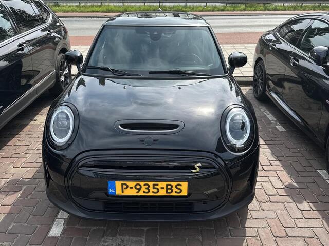 Mini Electric Mini Camden Plus Edition 33 kWh | Panorama | Piano Black Exterior | Harman Kardon |