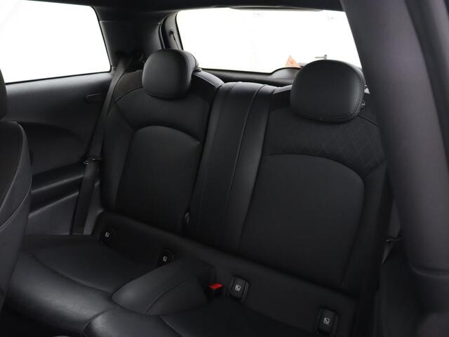Mini Electric Mini Charged 33 kWh | Leder | Stoelverwarming | Head-Up | Harman/Kardon | Keyless | Full LED | Camera | Climate control | Cruise control
