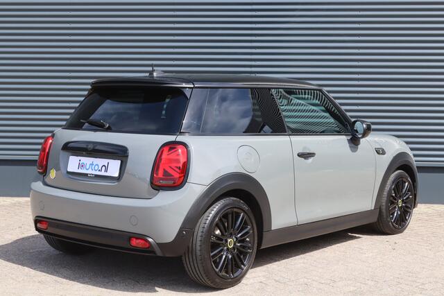 Mini Electric Mini Cooper SE Collection 33 kWh LED/Leder/Camera/Keyless/Navi Plus/CarPlay/Crc/17"