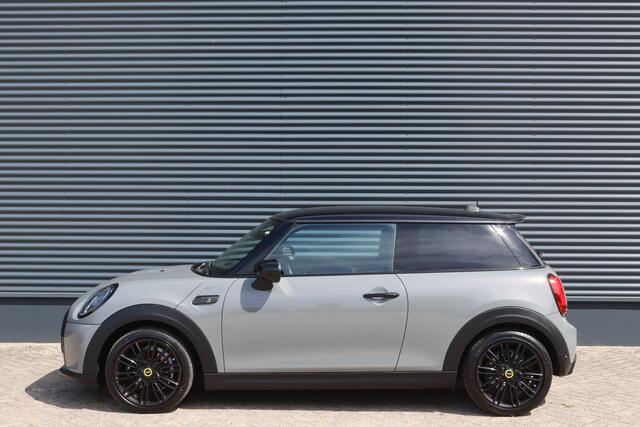 Mini Electric Mini Cooper SE Collection 33 kWh LED/Leder/Camera/Keyless/Navi Plus/CarPlay/Crc/17"