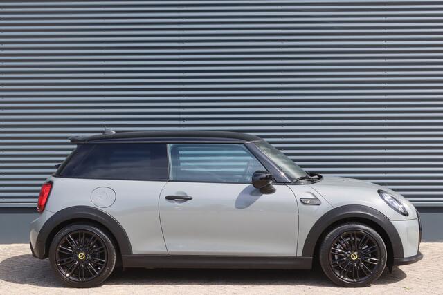 Mini Electric Mini Cooper SE Collection 33 kWh LED/Leder/Camera/Keyless/Navi Plus/CarPlay/Crc/17"