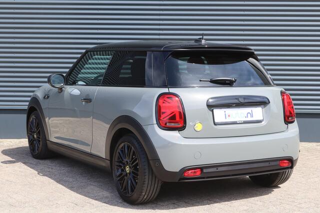 Mini Electric Mini Cooper SE Collection 33 kWh LED/Leder/Camera/Keyless/Navi Plus/CarPlay/Crc/17"