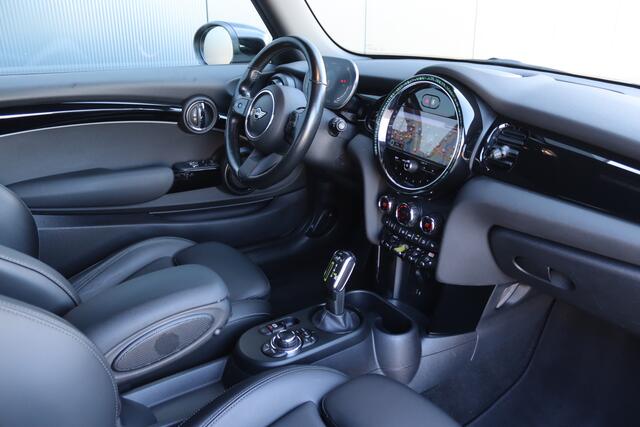 Mini Electric Mini Cooper SE Collection 33 kWh LED/Leder/Camera/Keyless/Navi Plus/CarPlay/Crc/17"
