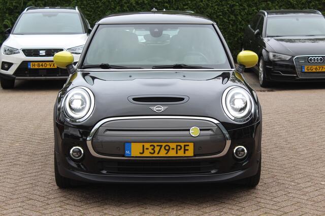 Mini Electric Mini Charged 33 kWh / Camera / Head-up / Leder / Harman Kardon / Keyless / 17'' / CarPlay / Stoelverwarming / Matrix LED / DAB / Cruise Control