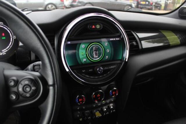 Mini Electric Mini Yours 33 kWh / Full option! / Panoramadak / Camera / Head-up / Leder / Harman Kardon / Keyless / 17'' / CarPlay / Stoelverwarming / Matrix LED / DAB / Cruise Control