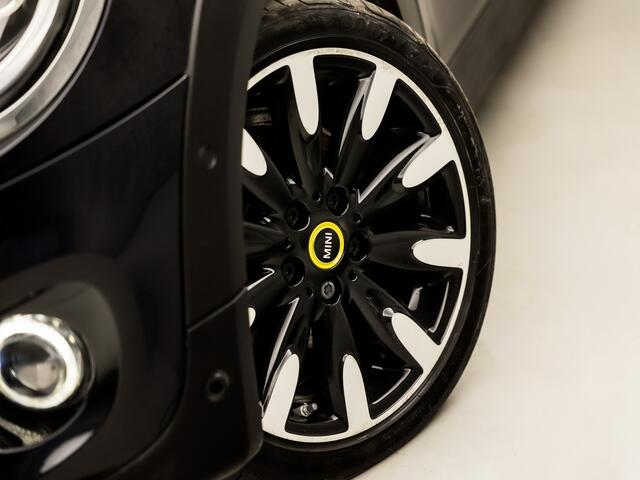 Mini Electric Mini Yours 33 kWh 184Pk Automaat (PANORAMADAK, VIRTUAL COCKPIT, APPLE CARPLAY, HEAD-UP DISPLAY, LEDER, HARMAN/KARDON, STOELVERWARMING, CAMERA, KEYLESS, ZWART HEMEL, NIEUWSTAAT)