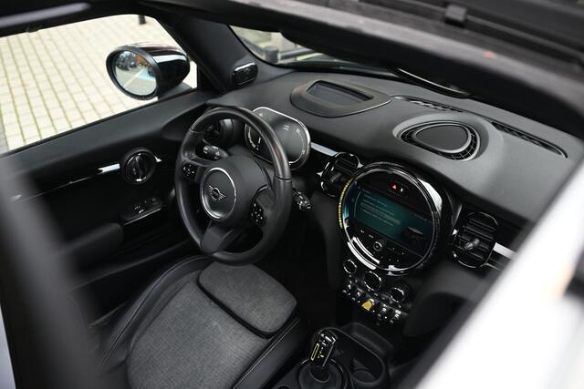 Mini Electric Classic / Panoramadak / Sportstoelen / Achteruitrijcamera / Comfort Access / LED / Head-Up / Harman-Kardon / Stoelverwarming / Airconditioning / Cruise Control