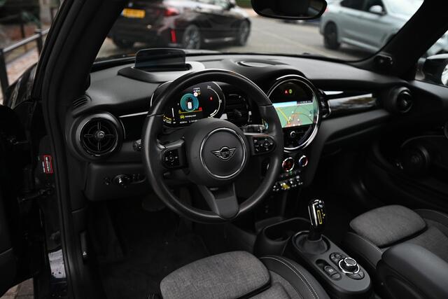 Mini Electric Classic / Panoramadak / Sportstoelen / Achteruitrijcamera / Comfort Access / LED / Head-Up / Harman-Kardon / Stoelverwarming / Airconditioning / Cruise Control