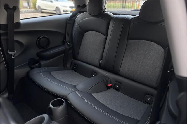 Mini Electric Mini Cooper SE 33 kWh | Sportstoelen | Apple Carplay | LED | PDC