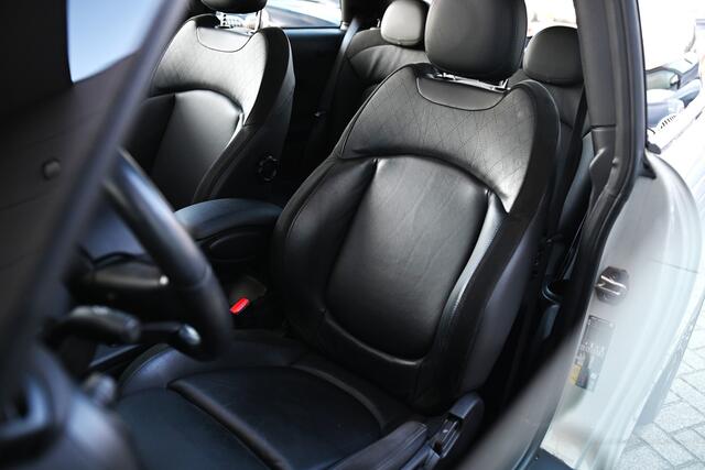 Mini Electric Classic / Panoramadak / Sportstoelen / Comfort Access / Stuurverwarming / LED / Stoelverwarming / Airconditioning / Cruise Control / PDC