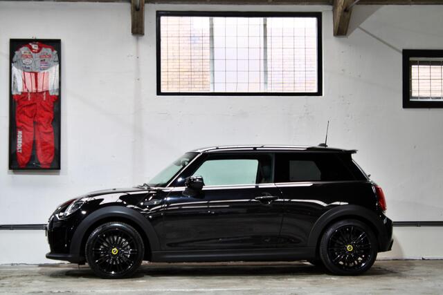 Mini Electric Mini Classic 33 kWh | Stoelverwarming | Stuurverwarming | 17 inch | Apple Carplay | Keyless | NL auto |