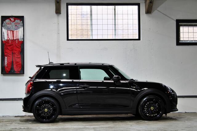 Mini Electric Mini Classic 33 kWh | Stoelverwarming | Stuurverwarming | 17 inch | Apple Carplay | Keyless | NL auto |