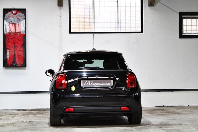 Mini Electric Mini Classic 33 kWh | Stoelverwarming | Stuurverwarming | 17 inch | Apple Carplay | Keyless | NL auto |
