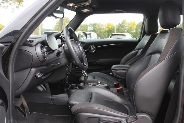 Mini Electric Mini Charged 33 kWh / Camera / Head-up / Leder / Harman Kardon / Keyless / 17'' / CarPlay / Stoelverwarming / Matrix LED / DAB / Cruise Control