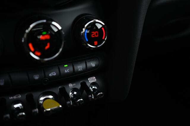 Mini Electric Classic / Panoramadak / Sportstoelen / Comfort Access / Stuurverwarming / LED / Airconditioning / Cruise Control / PDC