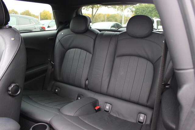 Mini Electric Mini Yours 33 kWh / SoH 95% / Full option! / Panoramadak / Camera / Head-up / Leder / Harman Kardon / Keyless / 17'' / CarPlay / Stoelverwarming / Matrix LED / DAB / Cruise Control