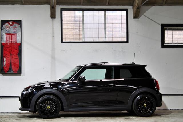 Mini Electric Mini Classic 33 kWh | Panoramadak | Leder | Keyless | Apple Carplay | NL auto | BTW |