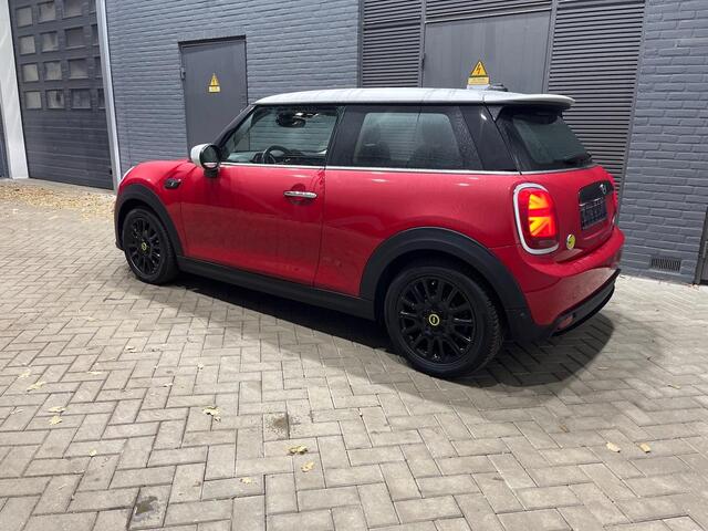 Mini Electric Mini Classic 33 kWh | Half Leder | Stoelverwarming | Navigatie | LED | PDC A