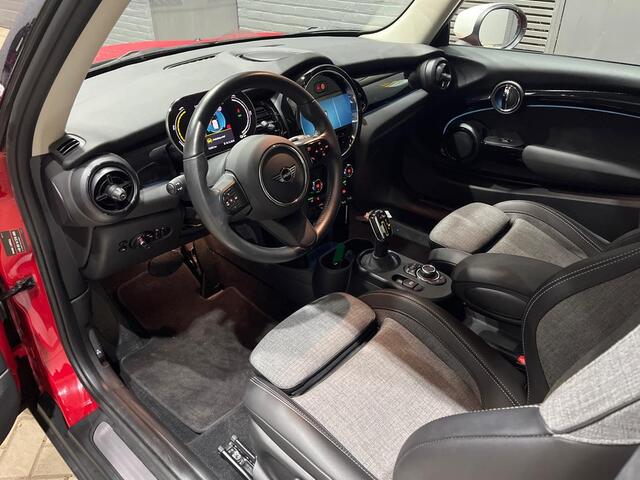 Mini Electric Mini Classic 33 kWh | Half Leder | Stoelverwarming | Navigatie | LED | PDC A
