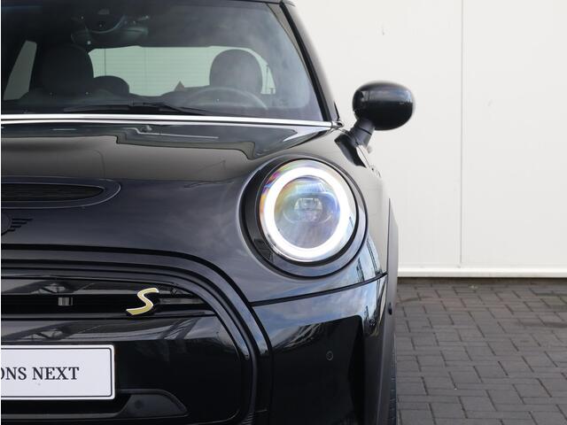 Mini Electric Mini Camden Edition 33 kWh / Comfort Access / Panoramadak / achteruitrijcamera / Stoelverwarming /
