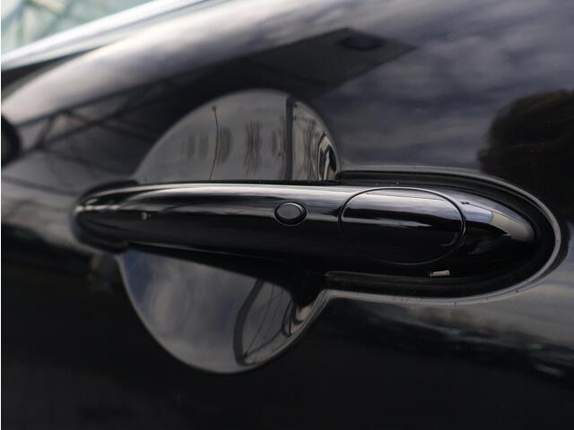 Mini Electric Mini Camden Edition 33 kWh / Comfort Access / Panoramadak / achteruitrijcamera / Stoelverwarming /