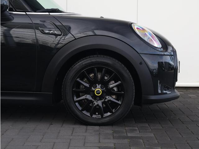 Mini Electric Mini Camden Edition 33 kWh / Comfort Access / Panoramadak / achteruitrijcamera / Stoelverwarming /