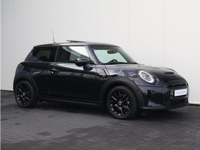 Mini Electric Mini Camden Edition 33 kWh / Comfort Access / Panoramadak / achteruitrijcamera / Stoelverwarming /