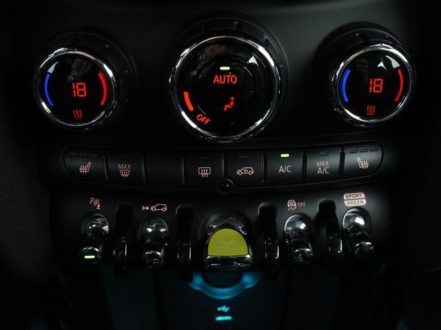 Mini Electric Cooper S Charged 33 kWh (184 PK) | Navigatie | Stoelverwarming | 1e eigenaar |