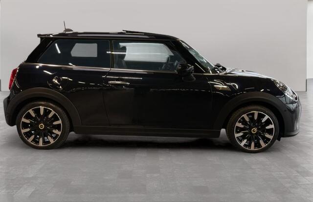 Mini Electric Cooper SE Classic 33 kWh Head-Up Harman/Kardon Panoramadak . Neem contact op en we maken een afspraak!