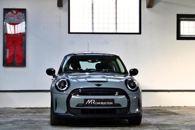 Mini Electric Mini Classic 33 kWh | Panoramadak | Verwamrd stuur | Stoelverwarming | Apple Carplay | NL auto | 1e eigenaar |