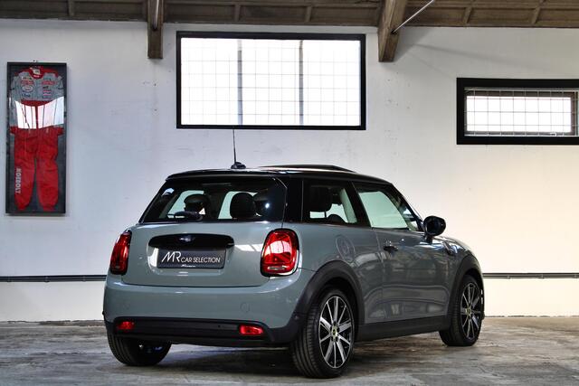 Mini Electric Mini Classic 33 kWh | Panoramadak | Verwamrd stuur | Stoelverwarming | Apple Carplay | NL auto | 1e eigenaar |