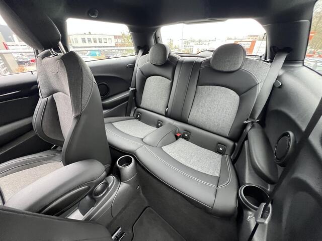 Mini Electric Mini Camden Edition 33 kWh | SOH 97.7%| Carplay | Parkeersensoren | Stoelverwarming