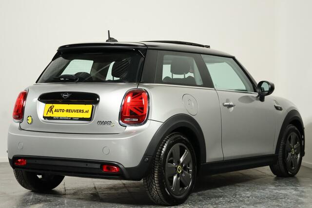 Mini Electric Mini Cooper S 33 kWh / Panoramadak / Harman Kardon / Keyless / CarPlay / Navi / DAB / HUD