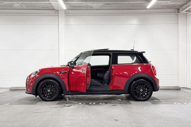 Mini Electric 3-deurs Camden | Achteruitrijcamera | Panoramadak | Harman Kardon