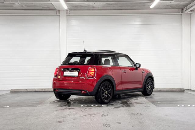 Mini Electric 3-deurs Camden | Achteruitrijcamera | Panoramadak | Harman Kardon