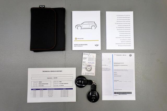 Mini Electric Mini Classic Blackline Premium+ 17" Pano/HarmanKardon/Crosspunch/Keyless