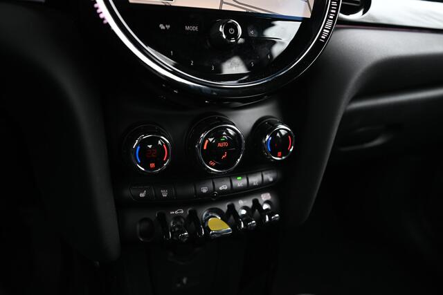 Mini Electric Classic / Sportstoelen / Achteruitrijcamera / Stuurverwarming / Comfort Access / LED / Stoelverwarming